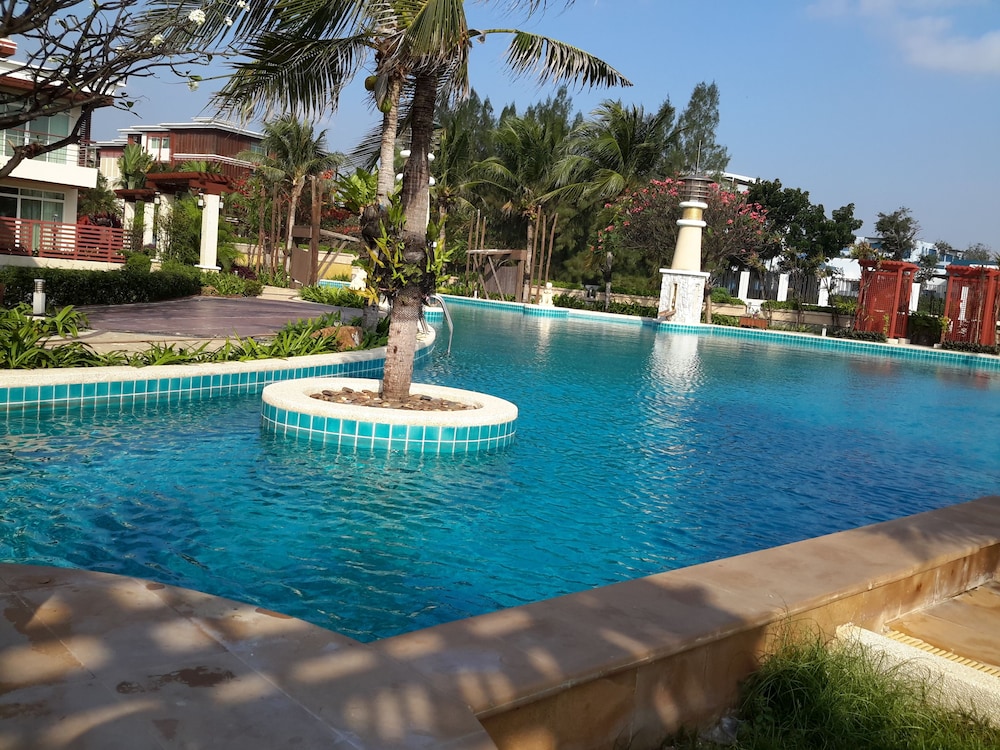 Beachfront Family Penthouse Hua Hin