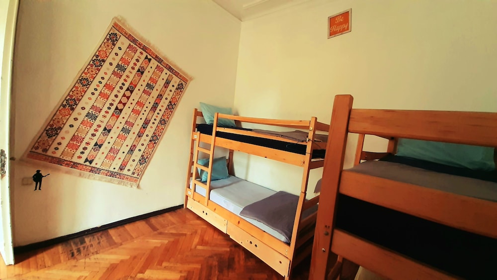 Opera Rooms&Hostel
