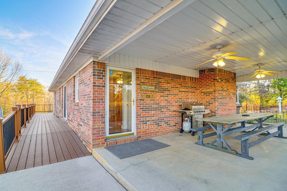 2 Mi to Lake Cumberland Access: Home w/ Grill