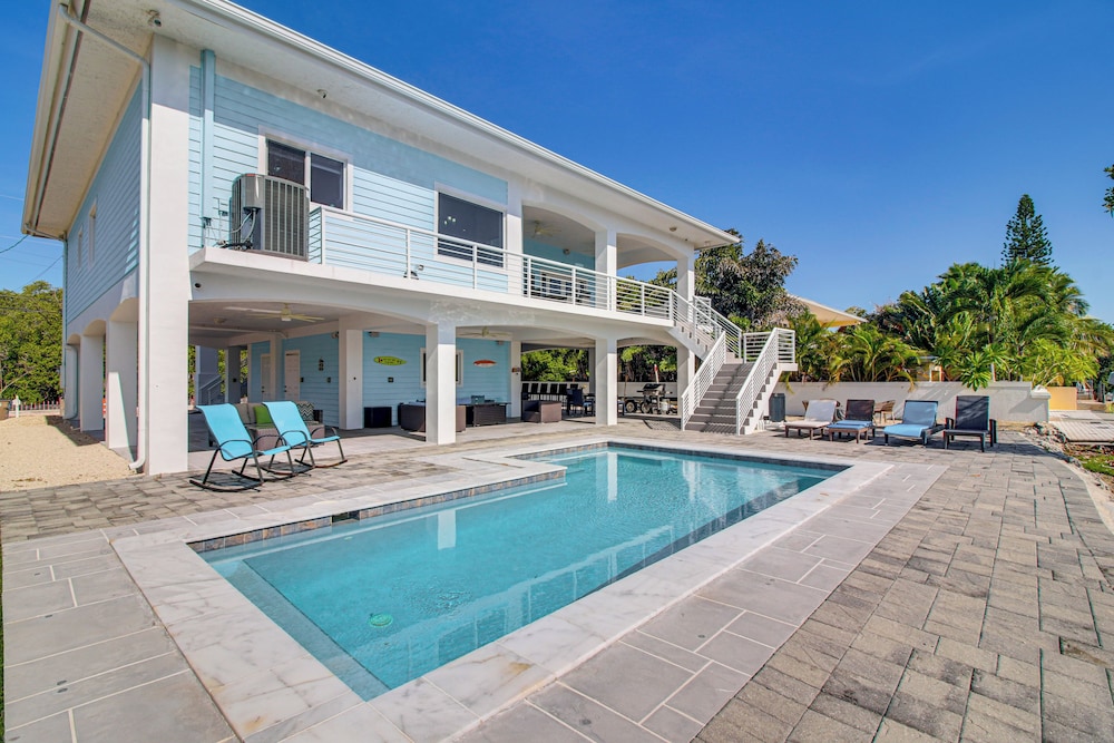 < 1 Mi to Pennekamp State Park: Luxe Home w/ Dock!