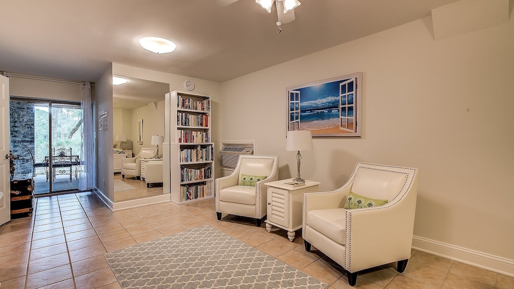 Beautiful Villa Marilyn 4 Bedroom Home by RedAwning