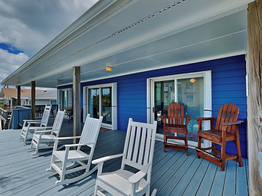 Happy Days by Topsail Realty