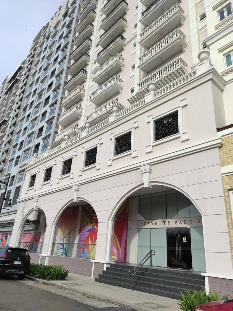 Cozy Iloilo City Condo With Shared Pool and Fitness Center