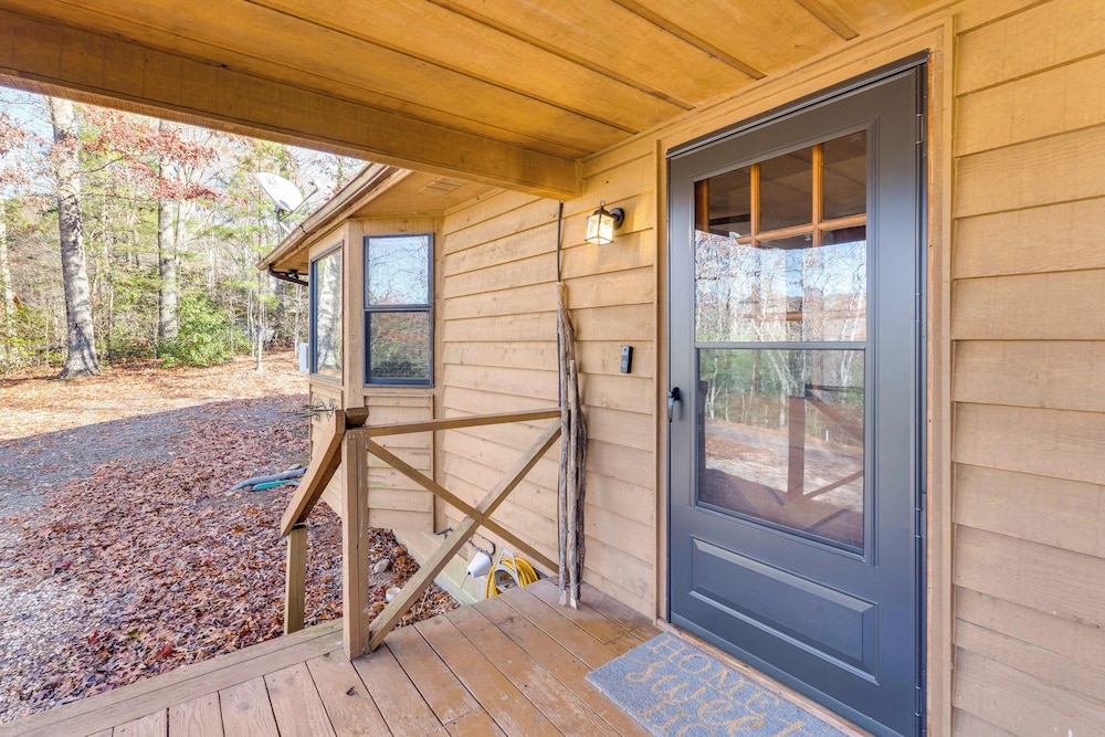 Birdwatching, Board Games & Bbqs: Cabin in Murphy!