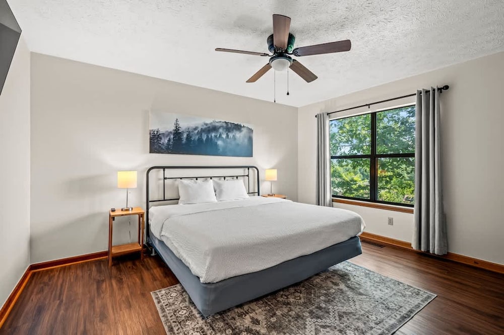 Sleeps 6 Indoor Pool 10 Mins to Dollywood