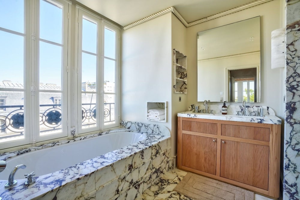Exceptional Duplex - 4bed/8p - Eiffel Tower View