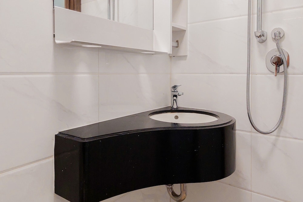 Elegant and Comfortable Studio Apartment at Sky House BSD, Pagedangan - 9