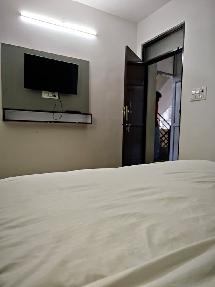 HOTEL SAI SHARNAM