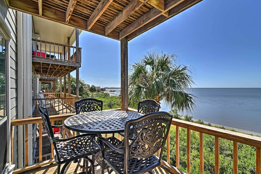 Beachfront Cedar Key Condo w/ Pool, Spa & Views! view 3