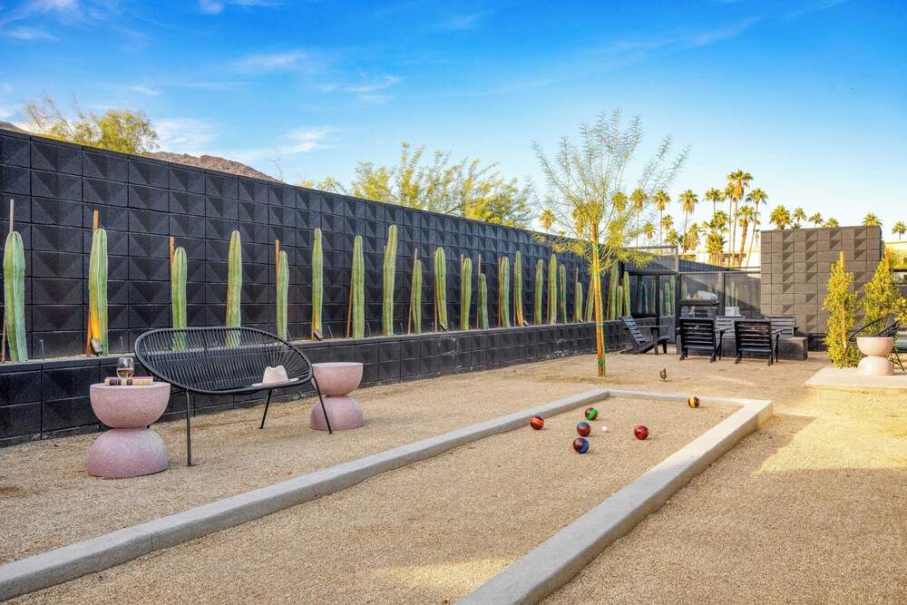 Blackhaus B : 4 Bedroom Suite by Avantstay 4-rooms