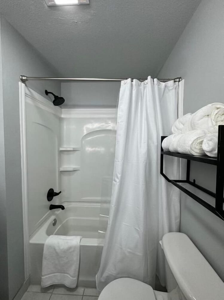 Road House Hotel  RV Park - Property Image 3