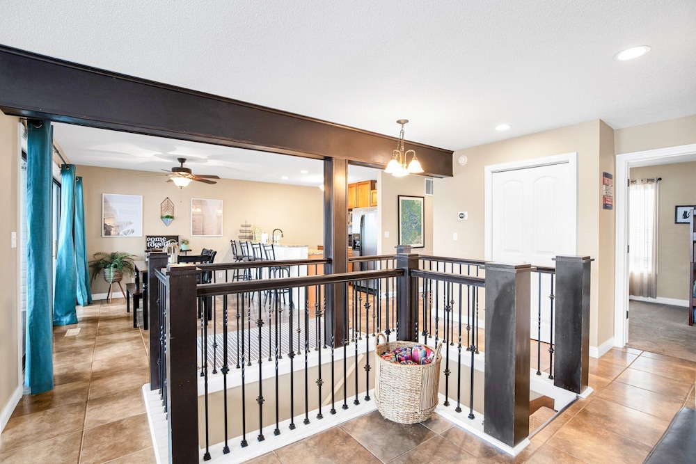 Spacious Family Friendly 3 Bed/3 Bath w/ Amazing Views, Lakeside Pool, & Boat Slip