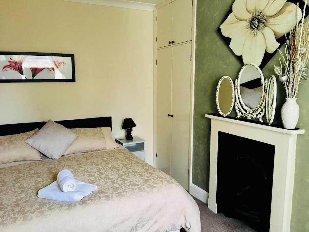 Bentons Guesthouse
