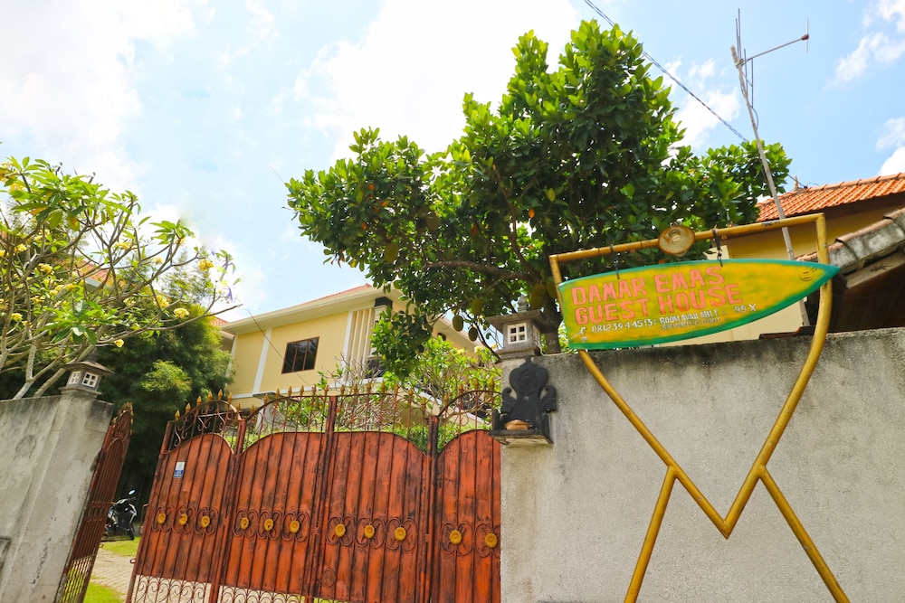 Damar Emas Guesthouse view 2