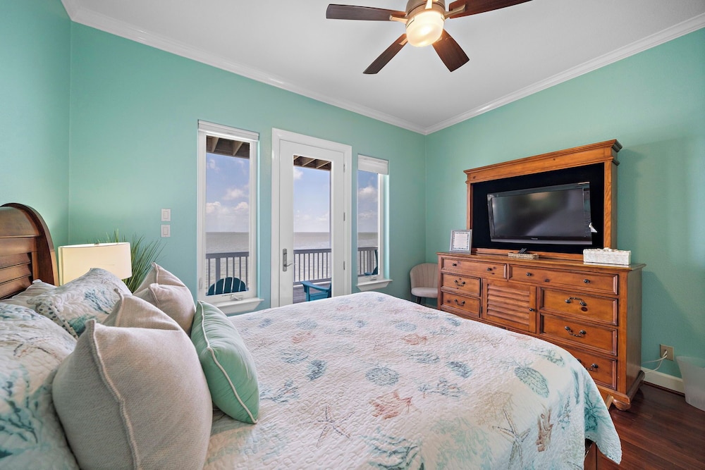 Blue Marlin Bayfront Retreat by Ryson Vacation Rentals