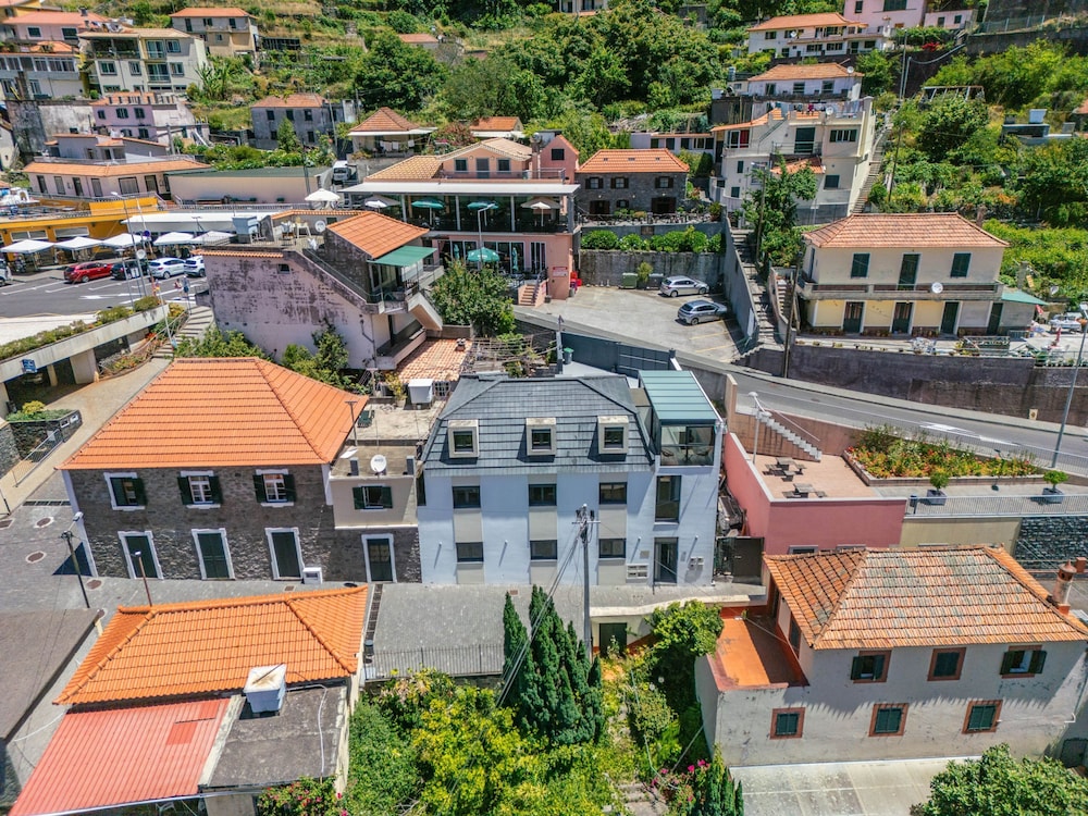 Cora o da Madeira - Torre by Homie