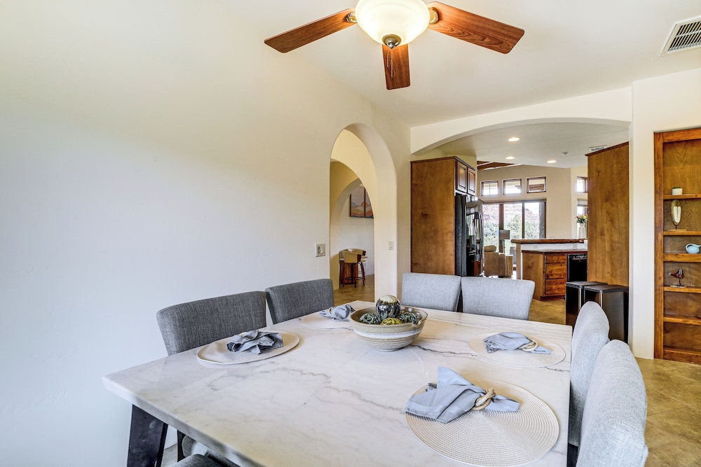 Hot Tub & Red Rock Views: Secluded Sedona Escape!