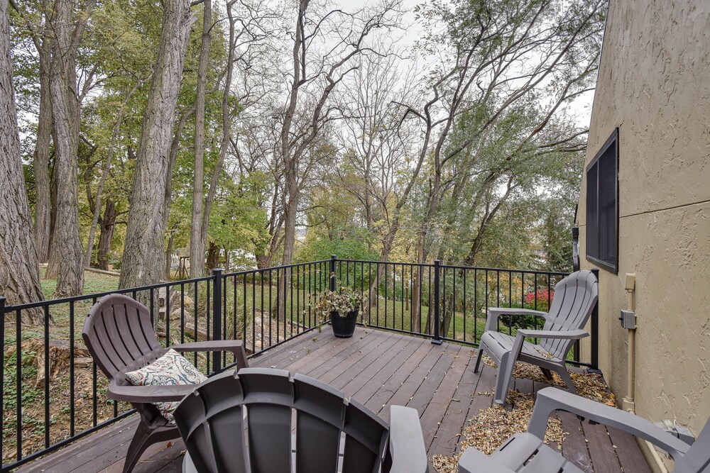 Large Home w/ Game Room, 4 Mi to Mississippi River view 5