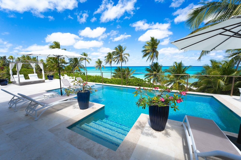 Seaduced - Brand New Luxury Beachfront Estate With Pool 4 Bedroom Home