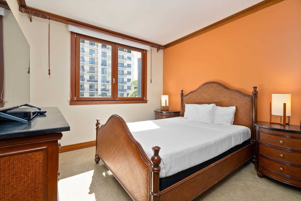 Beachfront Condo at Beach Villas at Ko Olina Hale Hoaloha by Avantstay