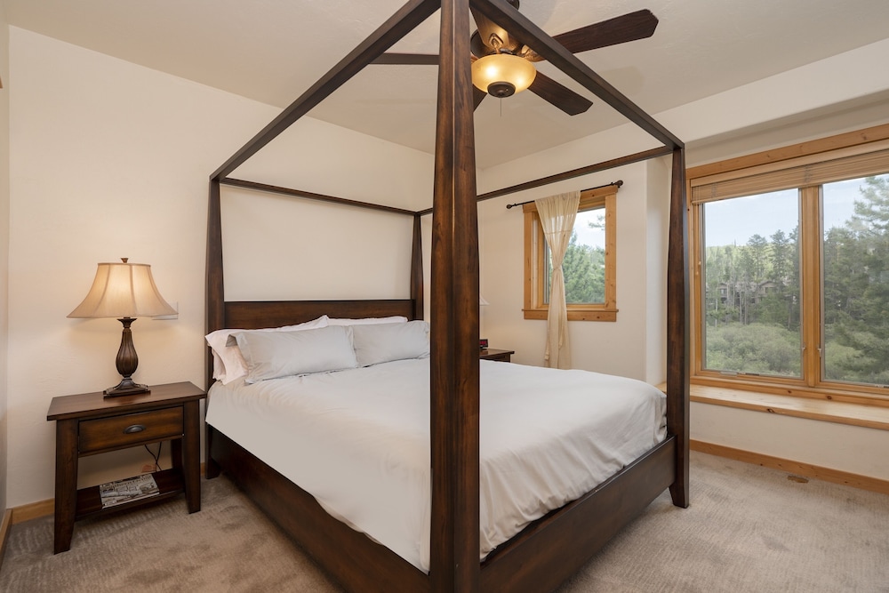 Willows Way 106 3 Bedroom Townhouse by RedAwning view 3