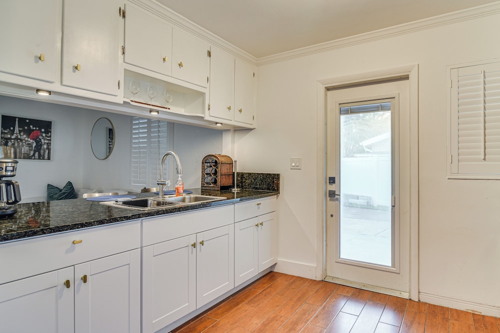 5 Mi to Dtwn: Pet-friendly Home in St Petersburg!