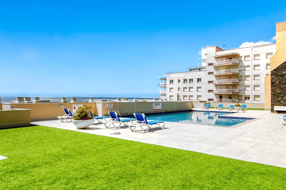 Apartment in Roses Near Canyelles Beach photo 1