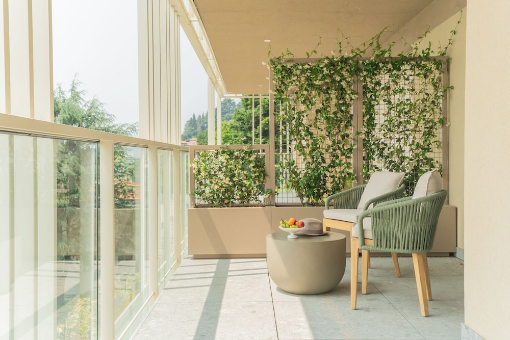 Pureview Luxury Suites, with breakfast & pool by Rent all Como