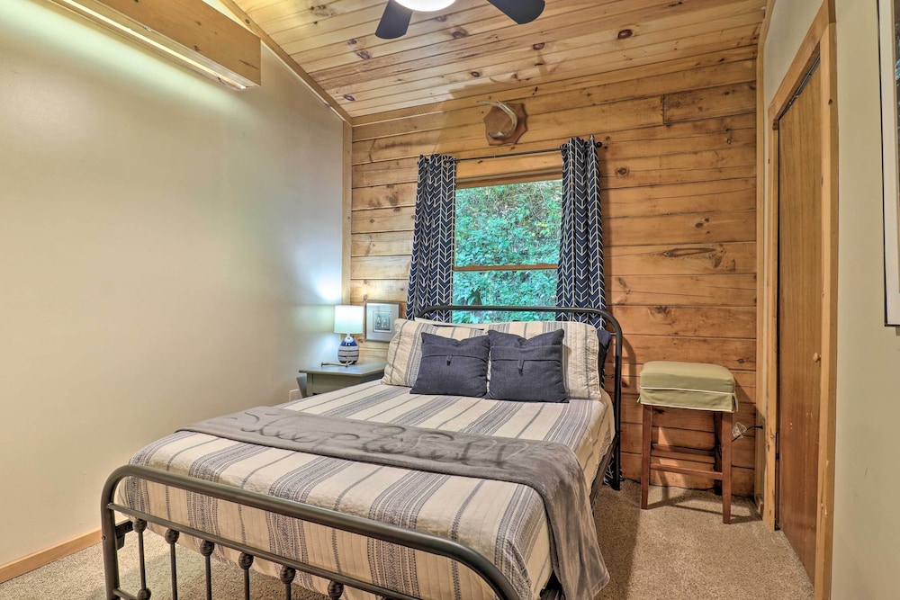 Rustic-yet-cozy Cabin w/ Fire Pit in Smokies! view 4