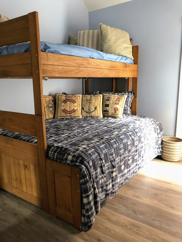 Lakeview Landing Pristine 3BR Condo view 4