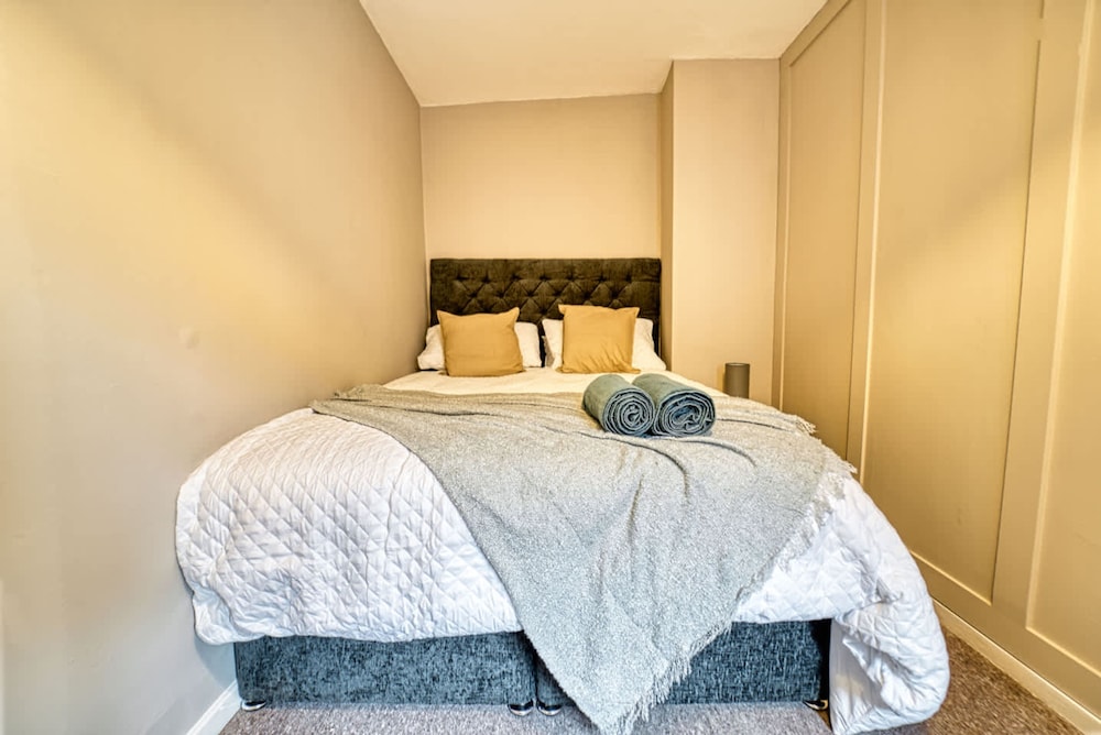 Host Stay Underhill House