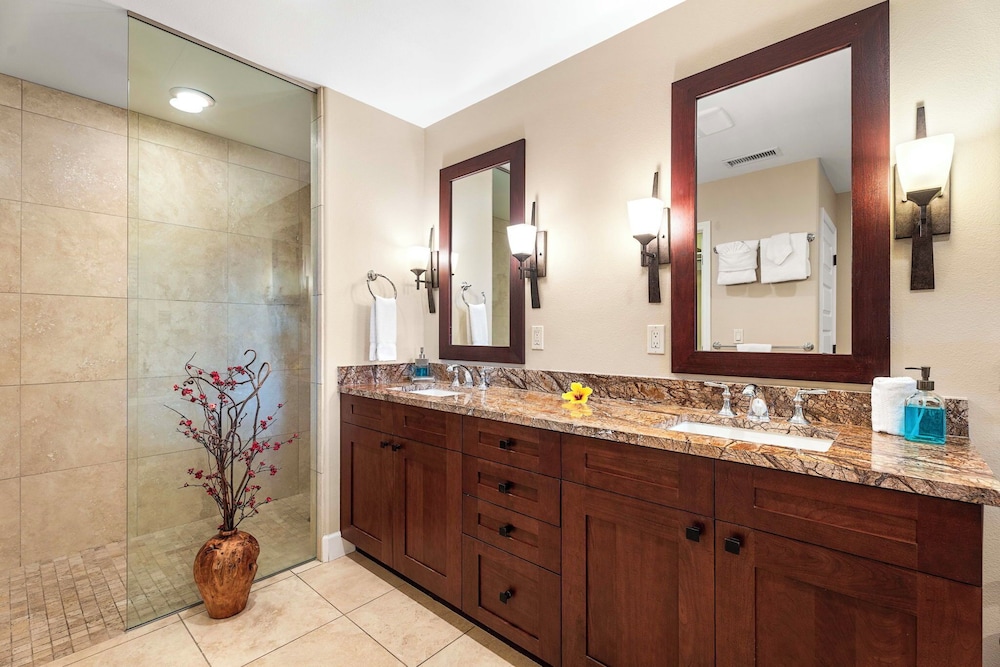 Private Beach Access Includes Concierge Outdoor Spacious Lanai!