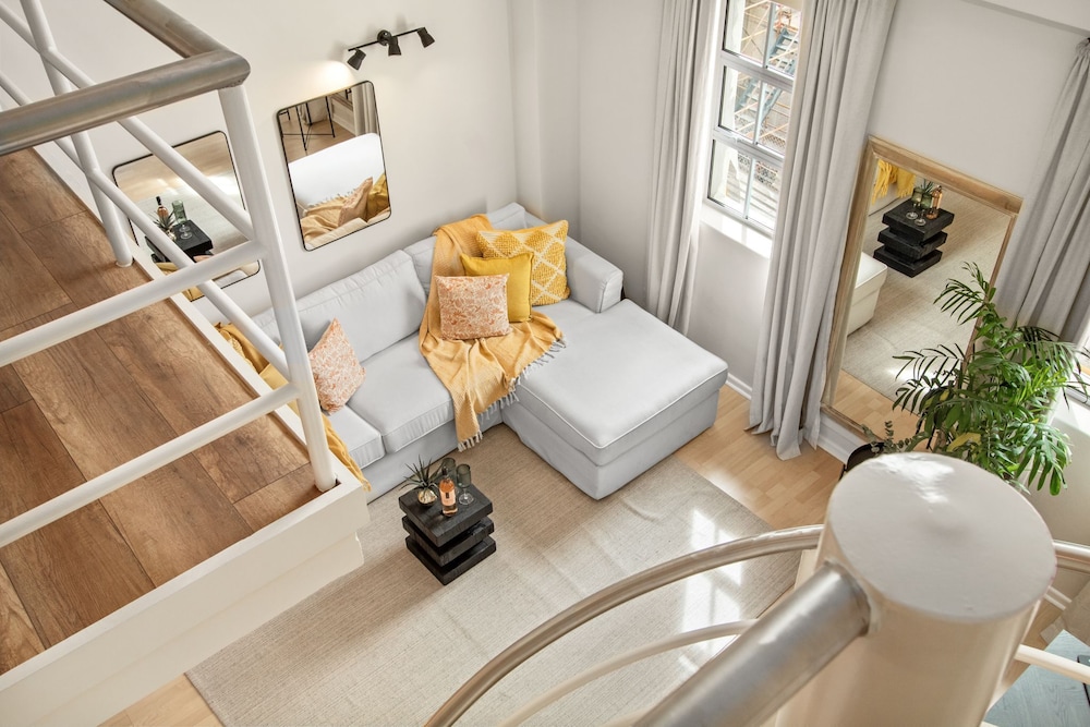 104 Hideaway Loft Studio