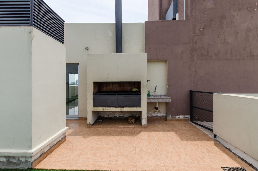 Modern 1 BR Apartment view 3