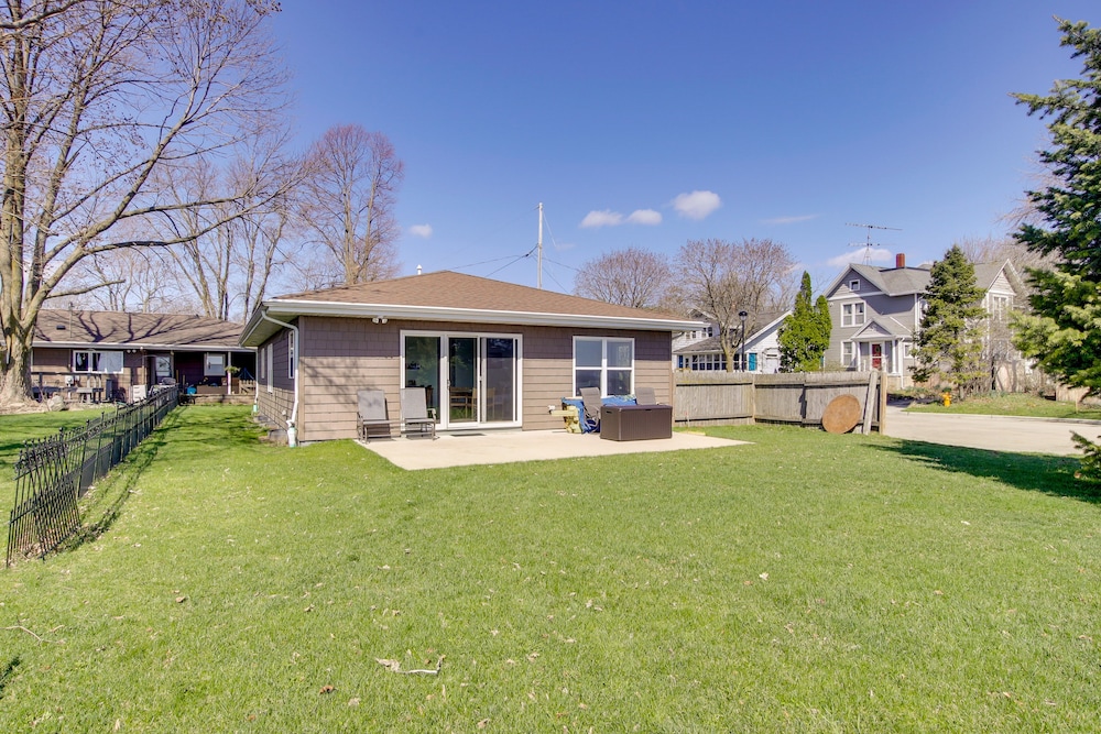 La Petit Maison - Lakefront Oshkosh Home! view 5