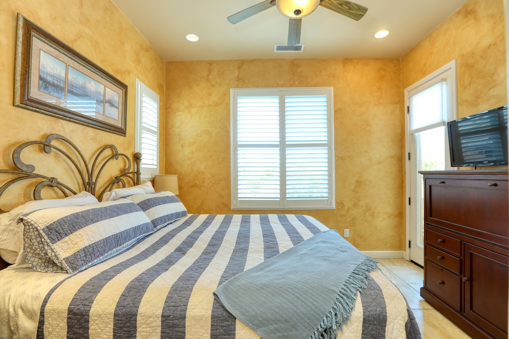 236 Ocean View 2 Bedroom Condo by RedAwning view 4