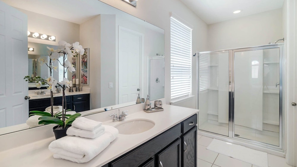 Solara Resort 5 Bedroom Home with Pool + Game Room 5 Home