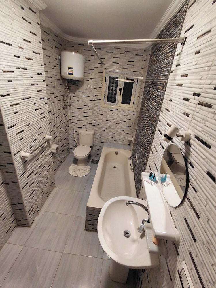 Pearl pyramids Inn
