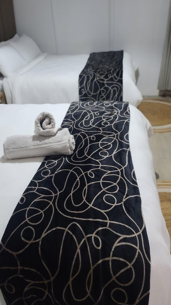 Two bed Nyanga Lakeside Cottage - 2298