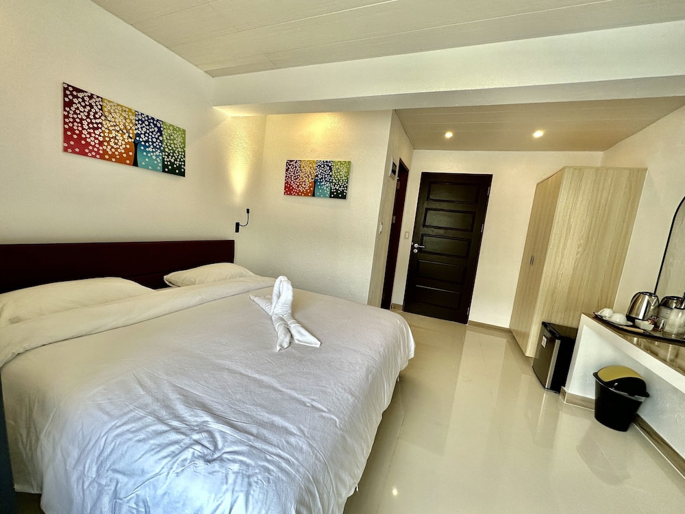Calypso Beach & Dive Resort