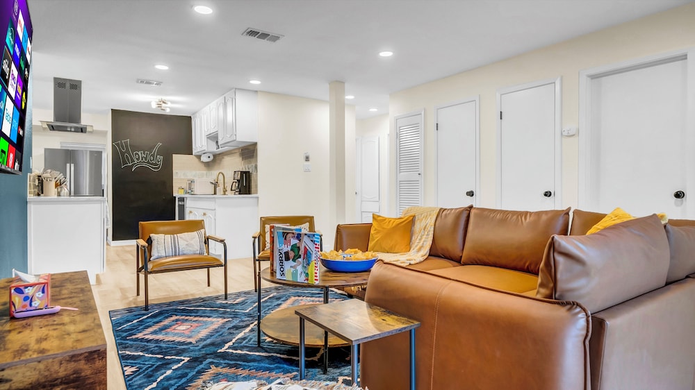 LuxStay Escapes