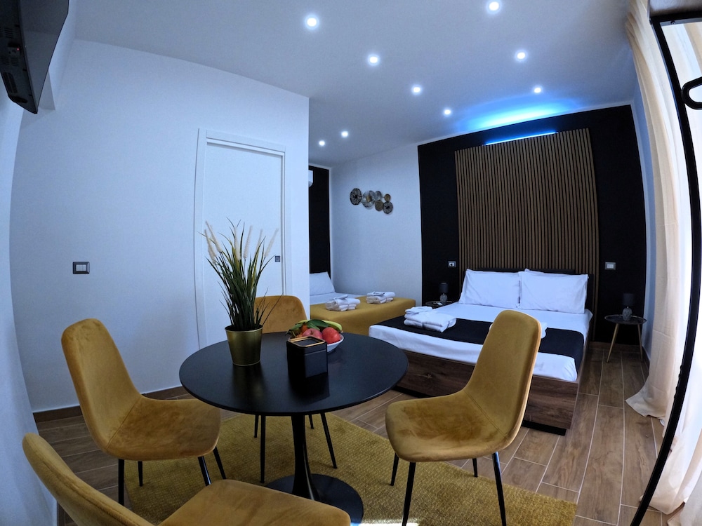 BlackWoody Contemporary Rooms - Napoli Centro Storico