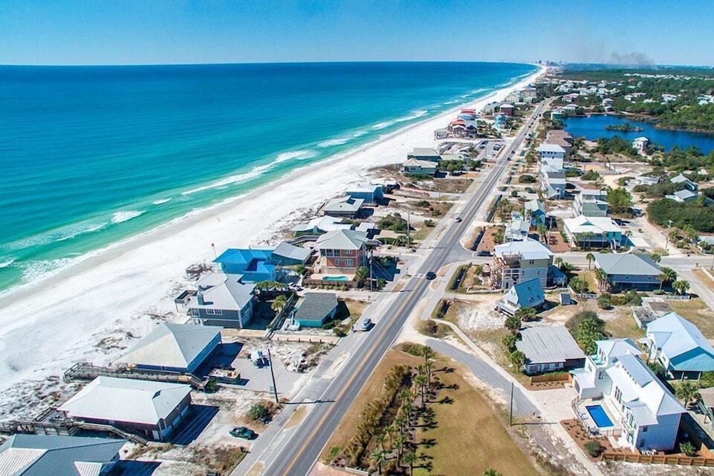 Looking Glass 5 Bedroom Holiday Home by Five Star Properties