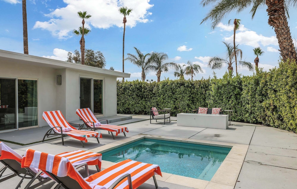 Villa L'orange Pool and Hot Tubs