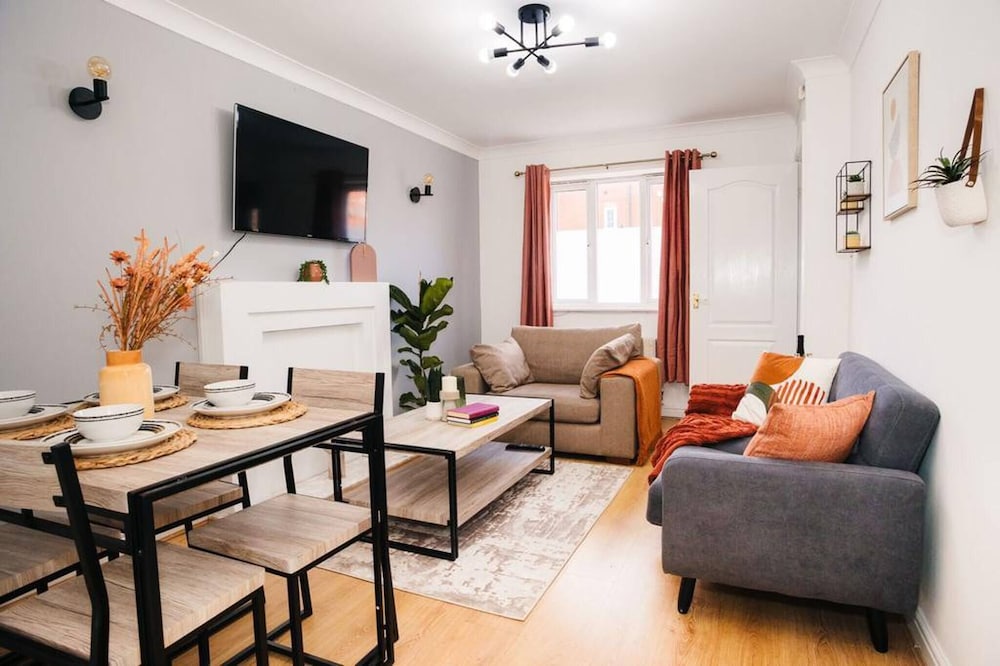 Lovely 2bedroom Home in Haydock With Free Parking