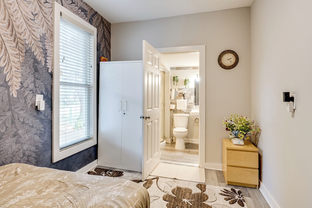 1 Mi to Dtwn Elgin: Dutch Colonial w/ Lovely Patio