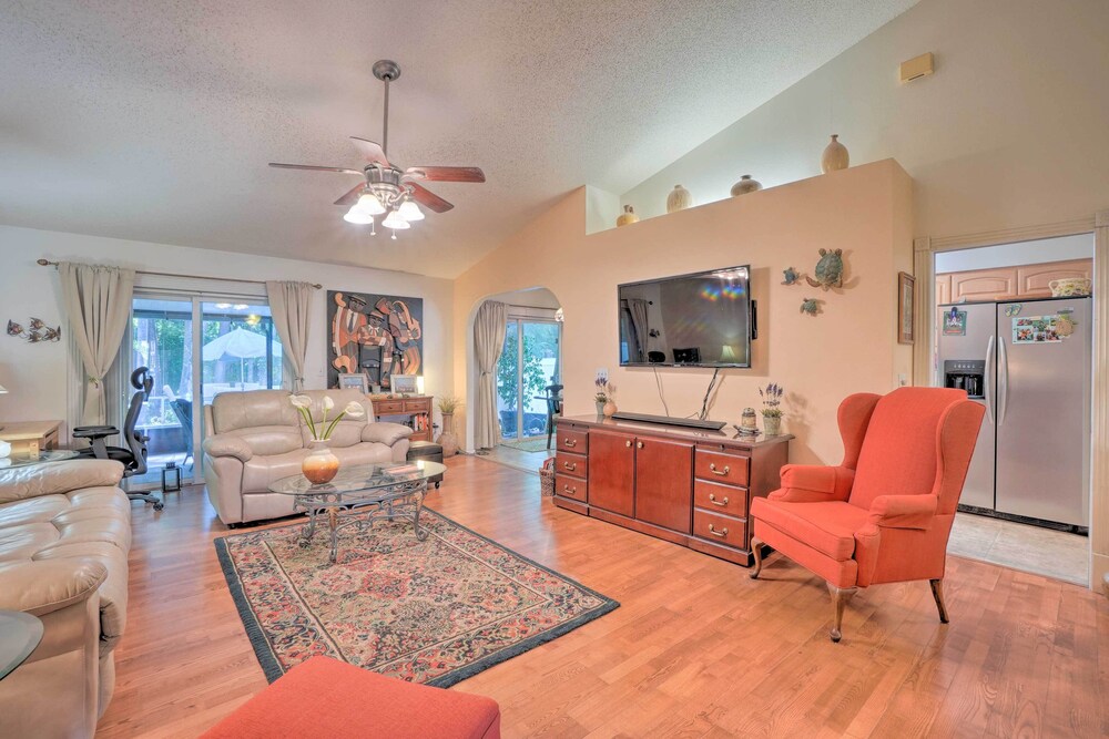 Tampa Home w/ Hot Tub ~ 15 Mi to Downtown!