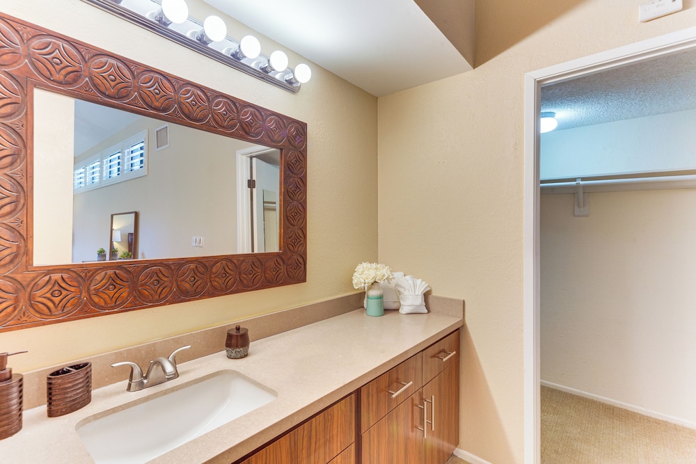 Resort-style Palm Springs Townhome w/ Pool Access