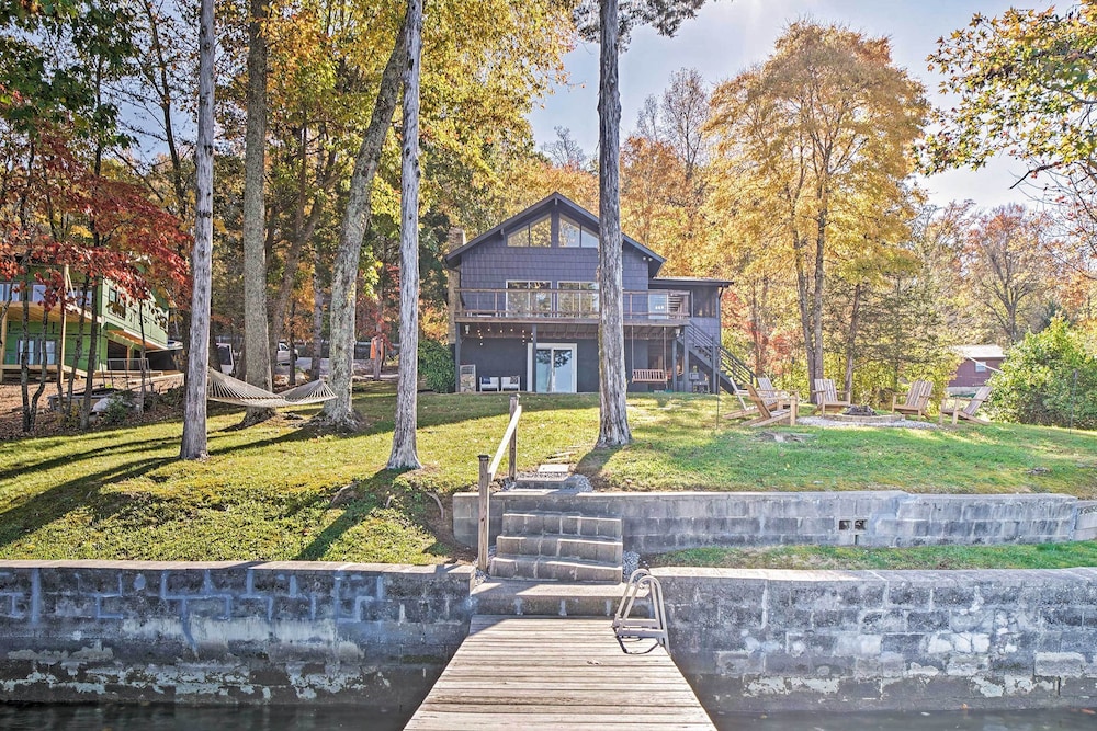 Ten Mile Home on Watts Bar Lake w/ 2 Docks! view 4