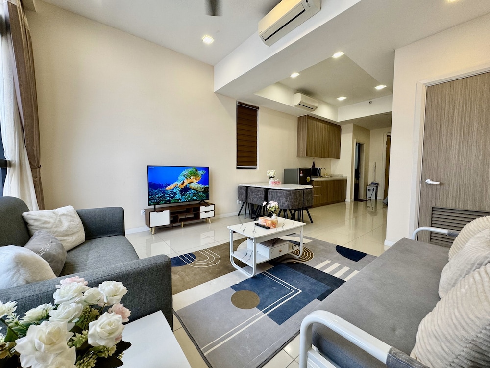 Spacious Duplex Oasis Icon City